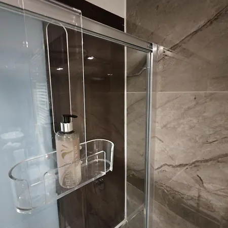فندق مبيت وإفطار Effe4 Lovely 4*