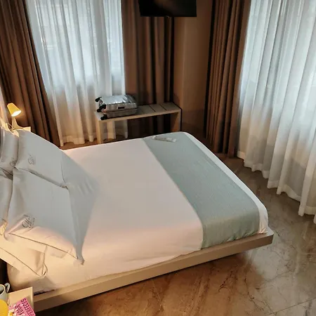 فندق مبيت وإفطار Effe4 Lovely باري