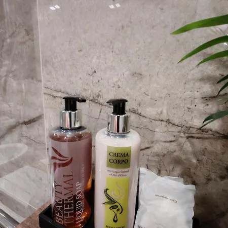 Alojamento de Acomodação e Pequeno-almoço Effe4 Lovely 4*